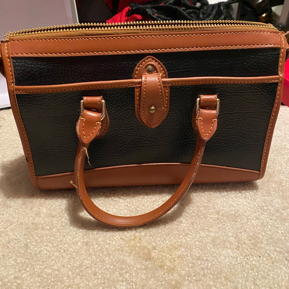 D&B Elegant Black and Tan Leather Handbag - Picture 3 of 15